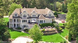 1118 Pines Lake Dr W, Wayne, NJ 07470