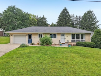 240 Jefferson St, Johnson Creek, WI 53038