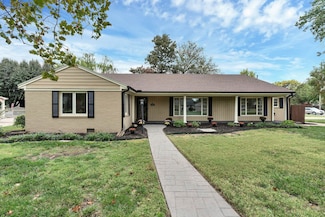 28 S Colonial Ct, Eastborough, KS 67207