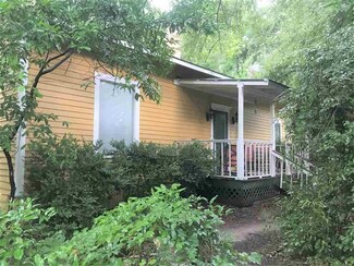53 Kibbee St, Hawkinsville, GA 31036
