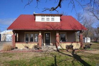 208 NE High St, Melvern, KS 66510
