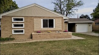 564 S Kennedy Dr, Bradley, IL 60915