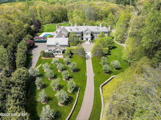 11 Langhorne Ln, Greenwich, CT 06831