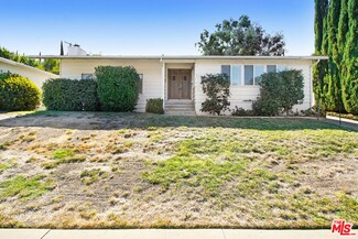 22148 Tiara St, Woodland Hills, CA 91367