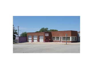 210 W Grand St, Gallatin, MO 64640