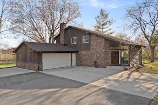 1111 Wauwatosa Rd, Cedarburg, WI 53012