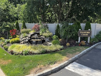 1 Stanford Ct, Wantagh, NY 11793