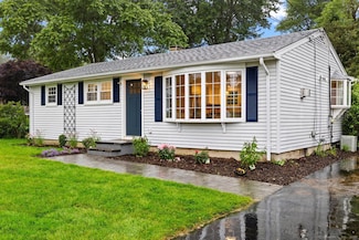 8 Edwards Rd, Old Saybrook, CT 06475