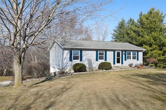 2251 Dakota Dr, Pella, IA 50219