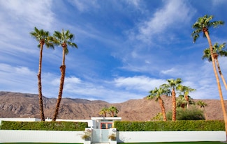 1147 Los Robles Dr, Palm Springs, CA 92262