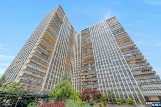 300 Winston Dr Unit DR2105, Cliffside Park, NJ 07010