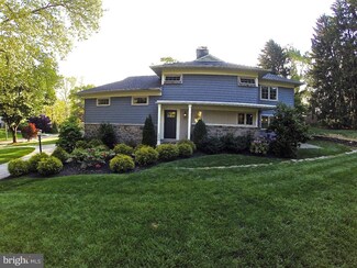 2034 Ivywood Ln, Villanova, PA 19085