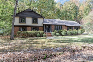 810 Ellynn Dr, Cary, NC 27511