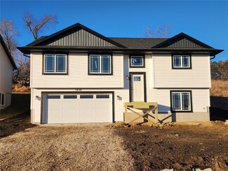 1830 Holly Meadow Ave SW, Cedar Rapids, IA 69811