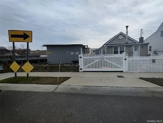 5 Chestnut Rd, Inwood, NY 11096