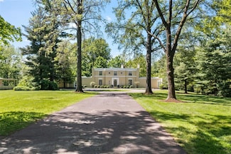 9450 Old Bonhomme Rd, Saint Louis, MO 63132