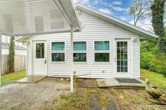 5740 Salem Bend Dr, Dayton, OH 45426
