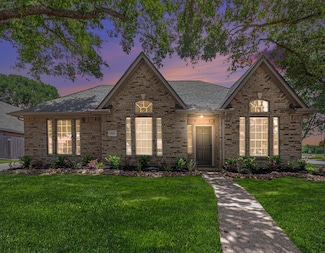 7643 Rainbow Bend Dr, Pasadena, TX 77505