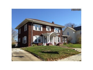 1015 N Water St, Uhrichsville, OH 44683