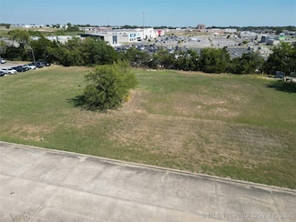 1302 Brookview Dr, Ardmore, OK 73401