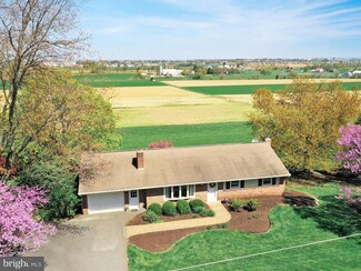 141 Edgewood Dr, New Holland, PA 17557