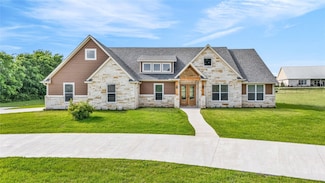 215 Carey Dr, Brenham, TX 77833