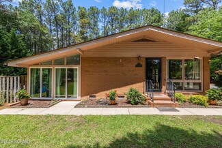 244 McDairmid Rd, Pinehurst, NC 28374