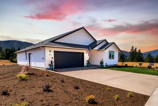 1154 Cascade Loop Unit 7, Cave Junction, OR 97523