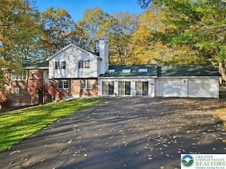 349 Bumble Bee Pass, Cresco, PA 18326