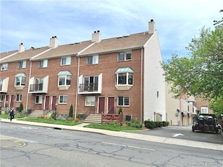 101 Grove St Unit 8, Stamford, CT 06901