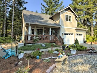 91 E Country Club Dr N, Union, WA 98592