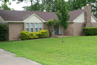 608 Southeast Cir, Hattiesburg, MS 39402