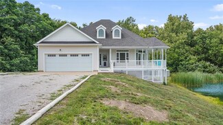 1302 E South St, Richmond, MO 64085