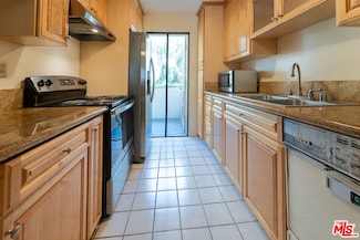 5330 Zelzah Ave Unit 4, Encino, CA 91316
