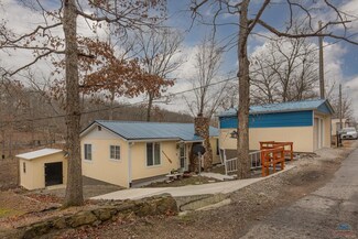 26442 Waterview Dr, Warsaw, MO 65355