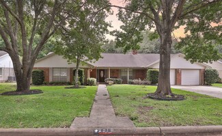 838 Bel Mar St, Sugar Land, TX 77478