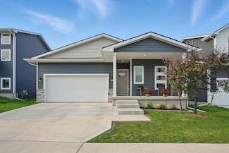 1716 Ashwood Ave, Norwalk, IA 50211