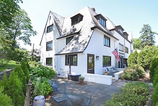 160 Pondfield Rd, Bronxville, NY 10708