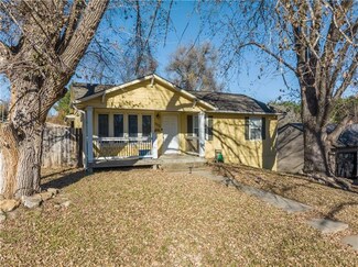 3201 Mark Twain Dr, Saint Joseph, MO 64501