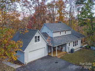 717 Redfield Dr, Clyde, NC 28721