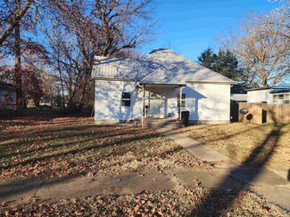 416 W Arch St, Nevada, MO 64772