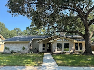 4214 Honey Oaks Dr, Seabrook, TX 77586