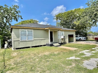 611 N Avenue D, Freeport, TX 77541