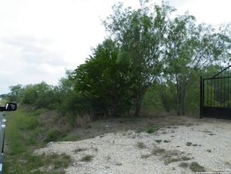 618 County Road 154, Pleasanton, TX 78064