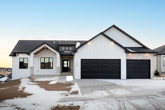 2109 Tule Ln, Bismarck, ND 58503