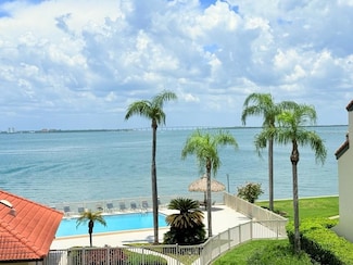 103 1st St E Unit 215, Saint Petersburg, FL 33715