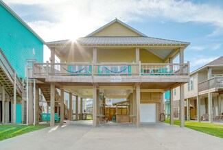 987 1/2 S Stingaree Dr, Crystal Beach, TX 77650