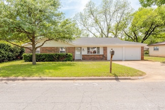 809 Timberhill Dr, Hurst, TX 76053