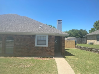 10303 Lone Pine Ln, Fort Worth, TX 76108