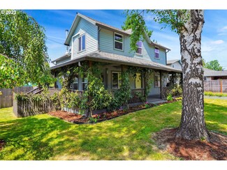 616 W Main St, Silverton, OR 97381